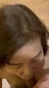 露脸极品熟女骚阿姨口爆深喉吃鸡