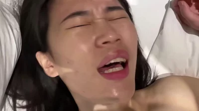 极品反差眼镜学妹被各种姿势爆操叫声超骚最后内射